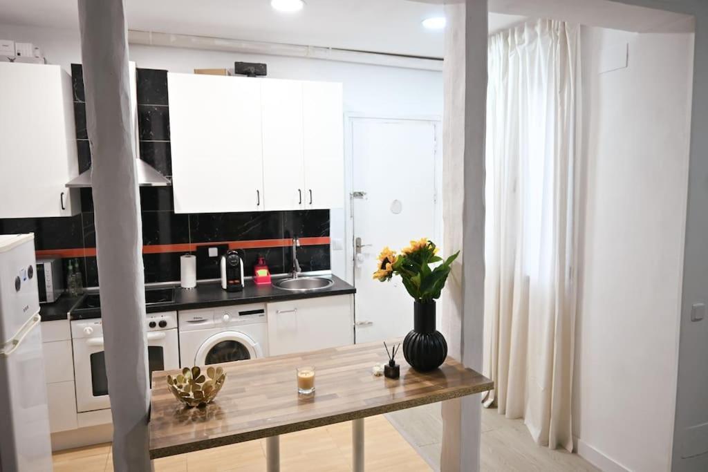 Ferienwohnung Agradable Apartamento Temporal De 1 Dormitorio En Madrid Pez30 Exterior foto
