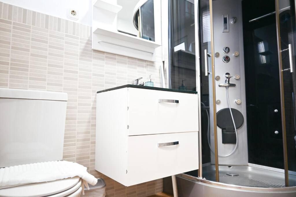 Ferienwohnung Agradable Apartamento Temporal De 1 Dormitorio En Madrid Pez30 Exterior foto