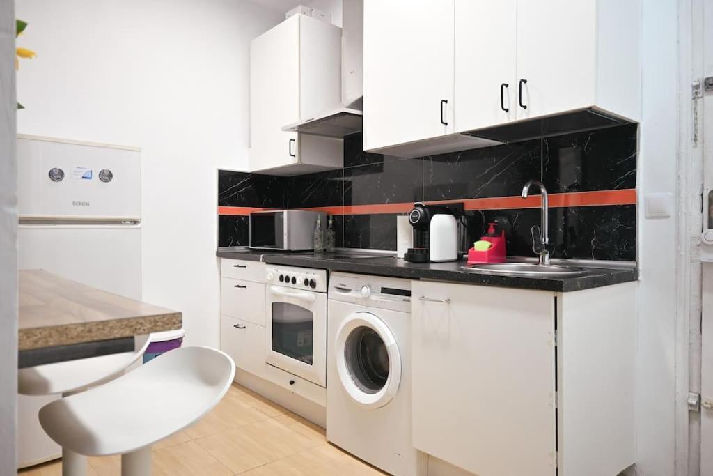 Ferienwohnung Agradable Apartamento Temporal De 1 Dormitorio En Madrid Pez30 Exterior foto